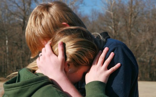 couple_comforting_each_other